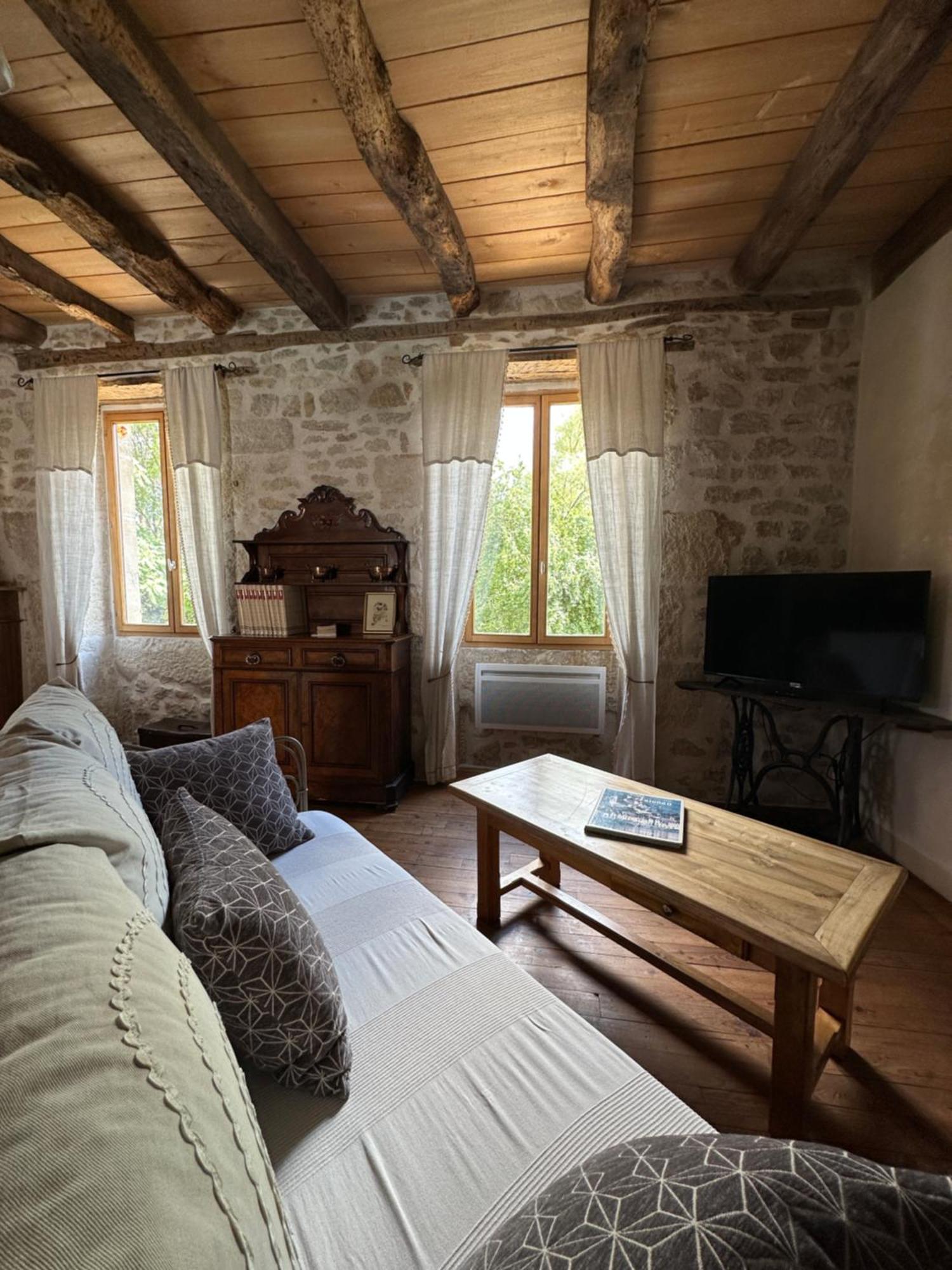 Gite Le Relais De La Diligence Saint-Lazare Bagian luar foto
